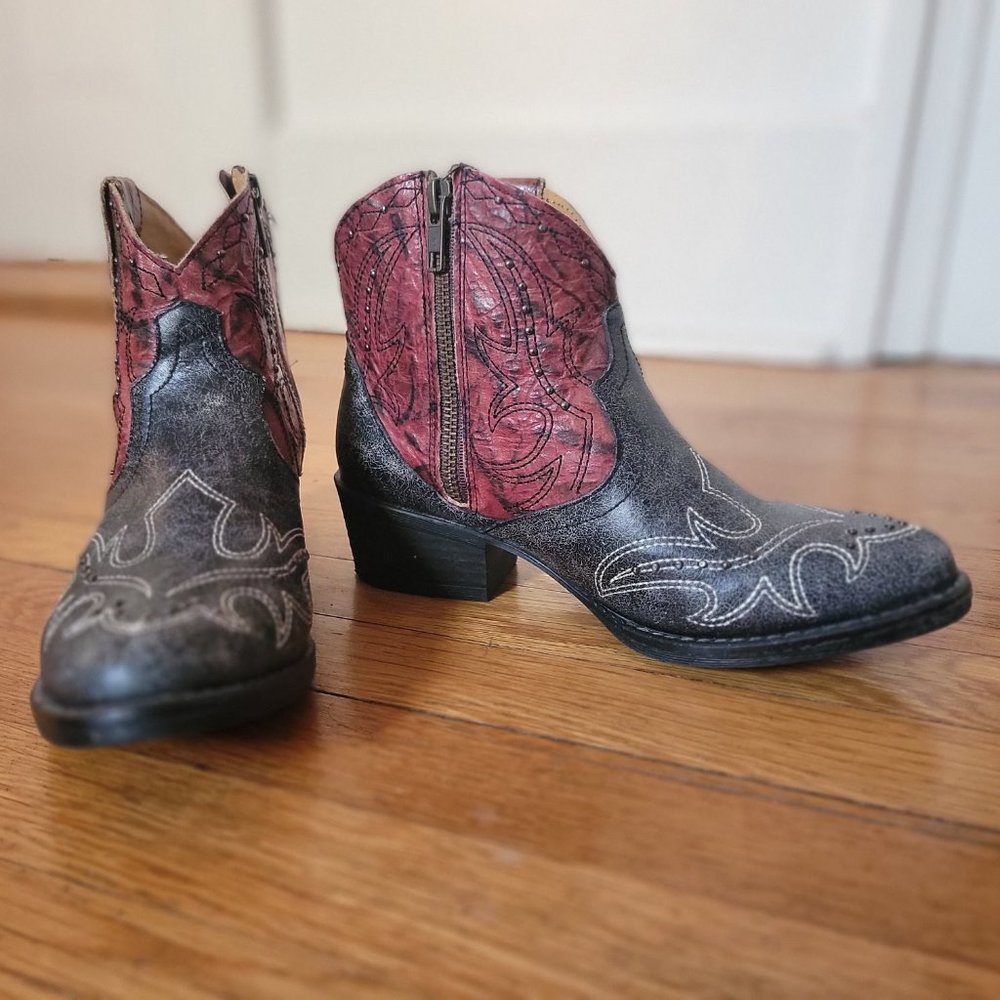 Sterling River Ankle Cowboy Boots NWOT Kids size 6